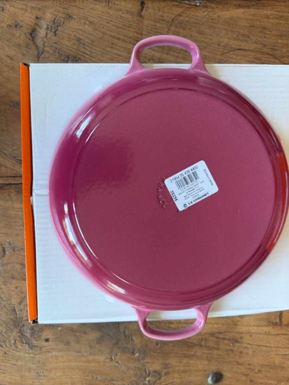 Le Creuset Signature Cast Iron Petal Shallow Casserole 2.25 qt Berry Pink 26 NEW - Picture 14 of 16